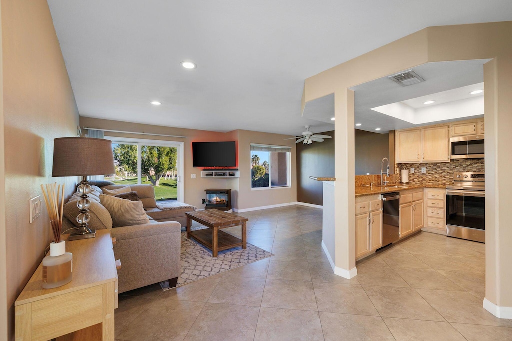 78317-scarlet-ct-la-quinta-ca-buildingphoto-6
