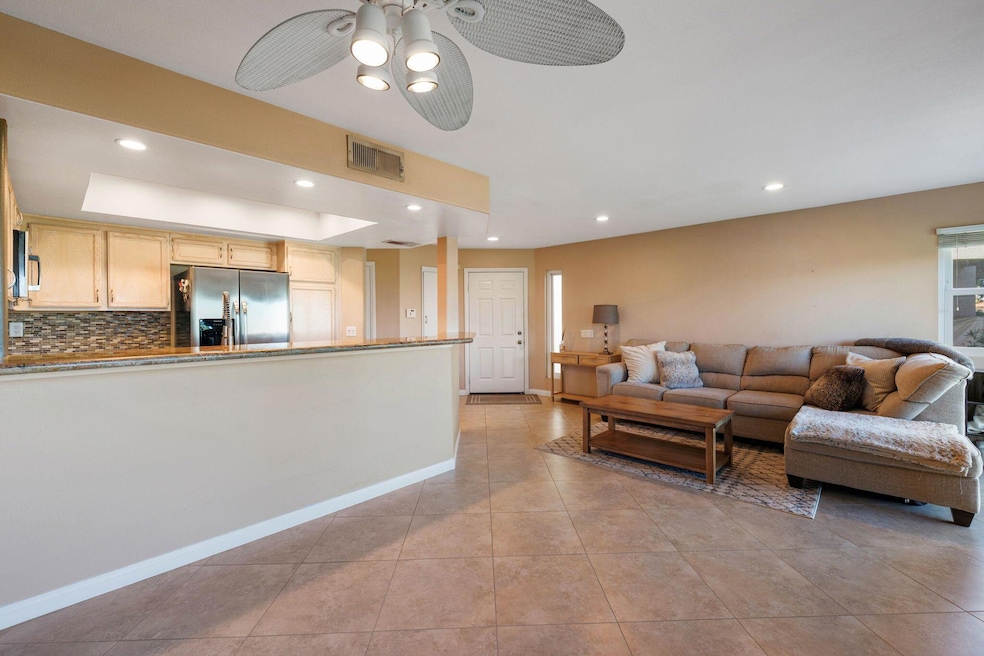 78317-scarlet-ct-la-quinta-ca-buildingphoto-8